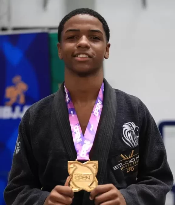 Atleta de 13 anos conquista o Rio Fall Internacional de jiu-jitsu e amplia sequência de títulos — RC24H