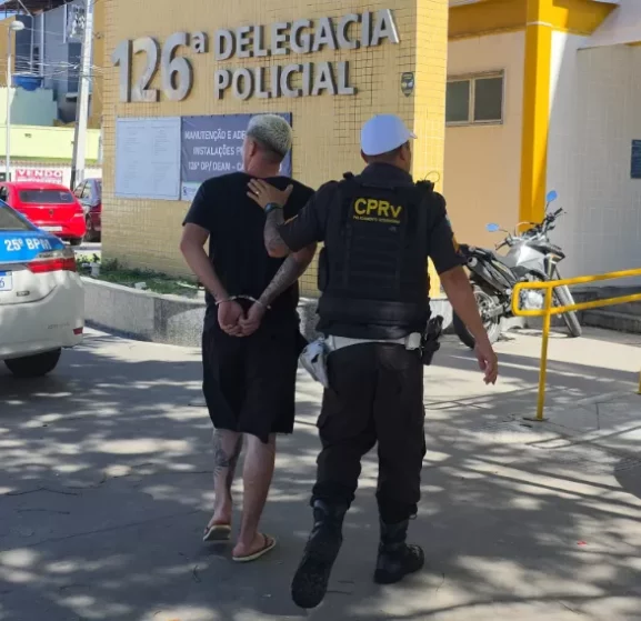 Foragido por homicídio é preso durante blitz na RJ-140, em Arraial do Cabo — RC24H