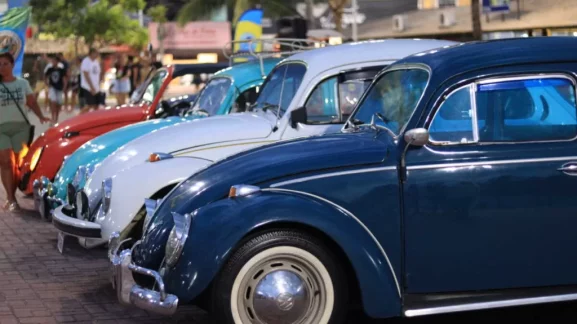 São Pedro da Aldeia realiza mais uma edição do Encontro de carros antigos nesta sexta-feira (11) — RC24H