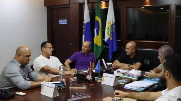 Prefeito Fábio do Pastel assina termo para instalação da primeira indústria de São Pedro da Aldeia — RC24H