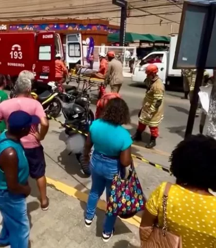 Acidente entre carro e moto deixa uma pessoa ferida no Centro de Araruama — RC24H