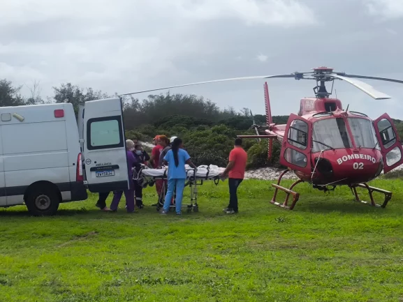 Criança de 3 anos é transferida de helicóptero de Arraial para UTI pediátrica em Volta Redonda — RC24H