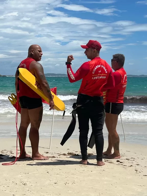 Guarda-vidas de Arraial do Cabo registram quase 3 mil ocorrências durante a Semana Santa — RC24H