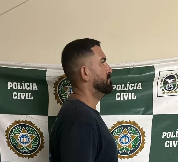Homem é preso furtando antenas de comunicação em Arraial do Cabo — RC24H