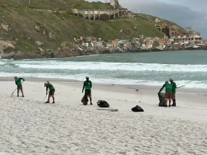 Mais de 420 toneladas de lixo são recolhidas durante feriado da Semana Santa em Arraial — RC24H