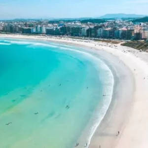 Praia do Forte, em Cabo Frio, e Orla Bardot, em Búzios, estão entre as mais fotografadas do Brasil, segundo o Google Maps — RC24H