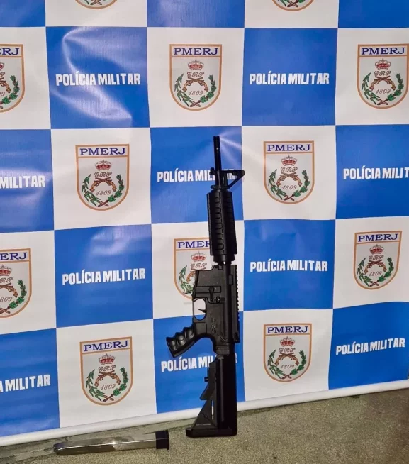 Dois homens são presos por porte ilegal de arma de fogo em Cabo Frio — RC24H