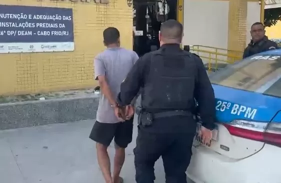 Homem é preso por furto a farmácia em Unamar, em Cabo Frio — RC24H