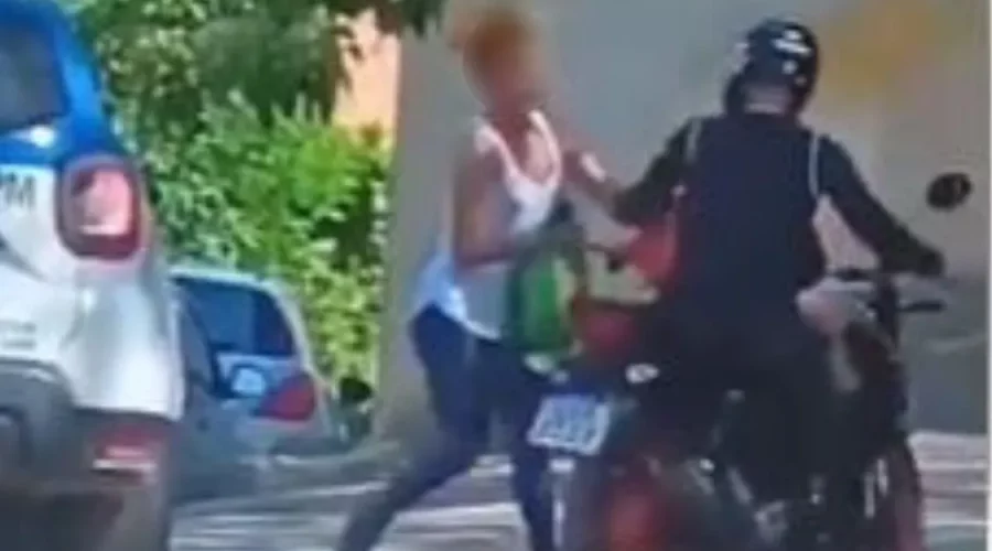 Cabo Frio: Motociclista de aplicativo leva pancada ao não entrar em comunidade de Niterói