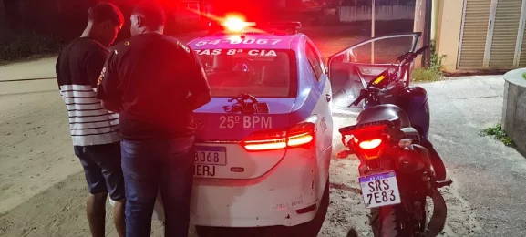 Dupla é presa após tentativa de assalto e porte ilegal de arma em Araruama — RC24H