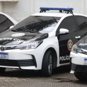 Homem foragido por roubo é preso em Araruama com arma ilegal — RC24H