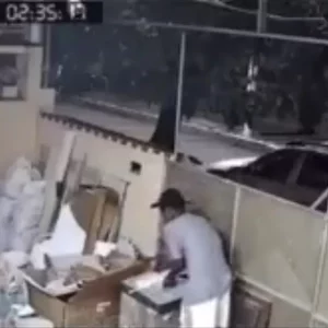 Homem invade casa em Niterói com família dentro; vídeo | Enfoco