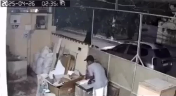 Homem invade casa em Niterói com família dentro; vídeo | Enfoco