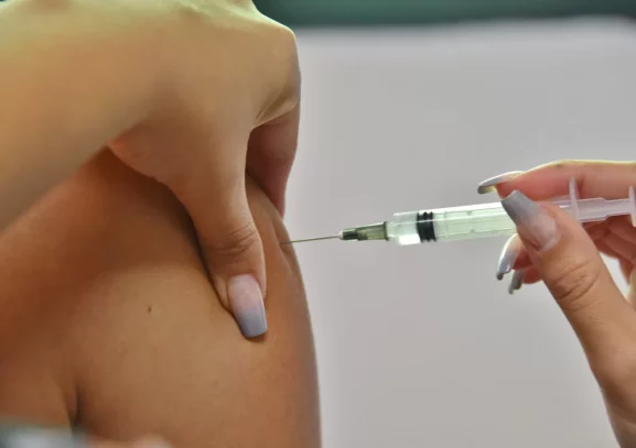 Maricá promove Dia “D” de vacinação para adultos e grupos prioritários — RC24H