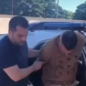 Acusado de violência doméstica tenta fugir da polícia e danifica bomba de combustível em posto de Rio das Ostras — RC24H
