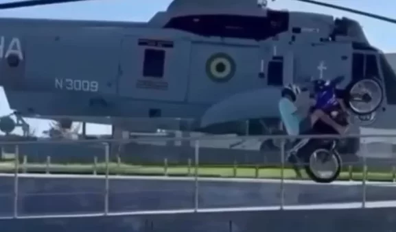Manobra sobre estrutura de helicóptero da Marinha em São Pedro da Aldeia gera revolta — RC24H