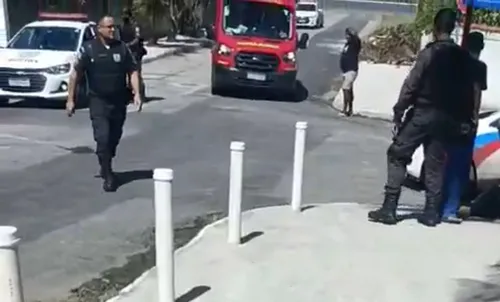 Conflito armado na Favela da Linha, evidenciando a violência urbana em Maricá