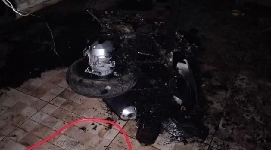 Saquarema: Casa pega fogo com mulher e três filhos dentro; ex-parceiro é suspeito