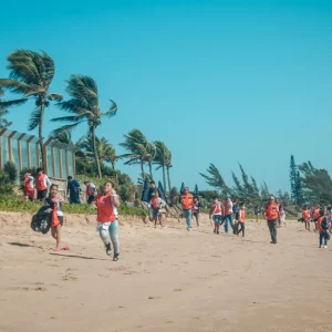 Amanrasa realiza nova edição do Mutirão de Limpeza com participação de estudantes da rede pública de Búzios — RC24H
