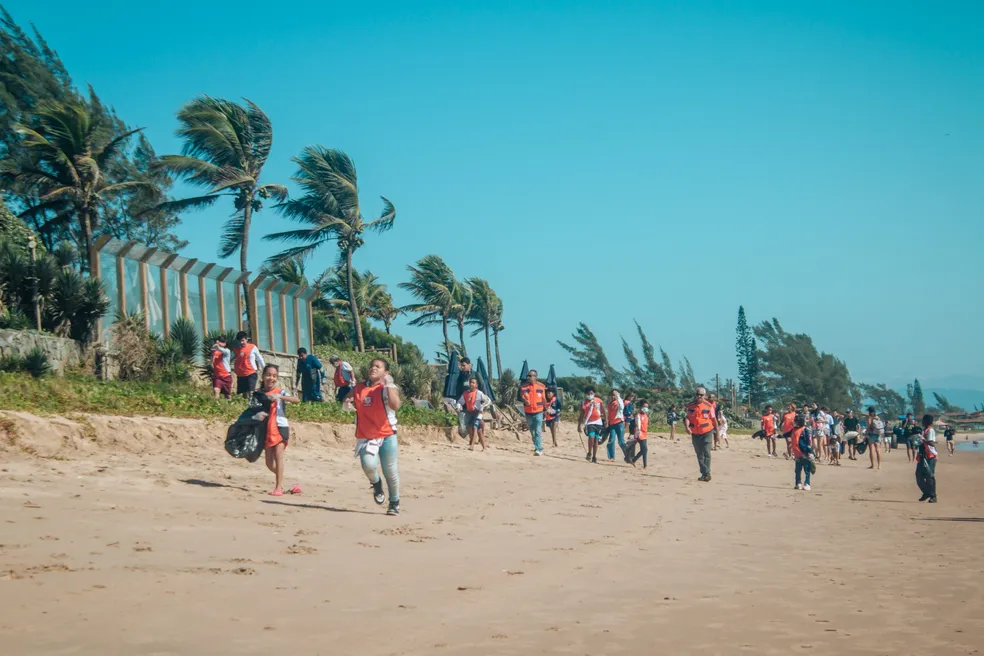 Amanrasa realiza nova edição do Mutirão de Limpeza com participação de estudantes da rede pública de Búzios — RC24H