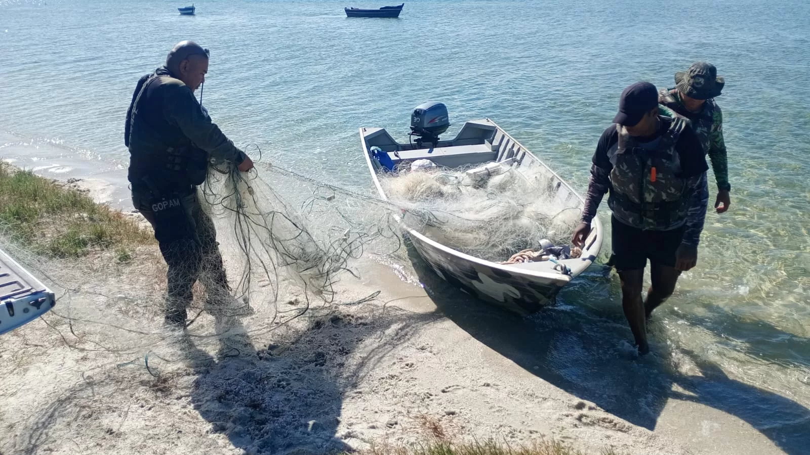 Rede de espera é apreendida na Laguna de Araruama durante operação de fiscalização — RC24H