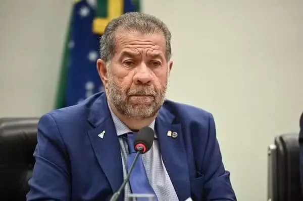 BOMBA! Carlos Lupi, do PDT, pede exoneração após escândalo bilionário no INSS que pode envolver aliados em Cabo Frio e Região dos Lagos