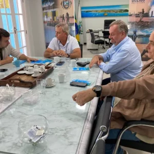 Prefeito de Búzios, Alexandre Martins, recebe visita do presidente da Embratur nesta sexta-feira (16) — RC24H