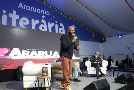 Fabrício Carpinejar e MV Bill emocionam público na Araruama Literária — RC24H
