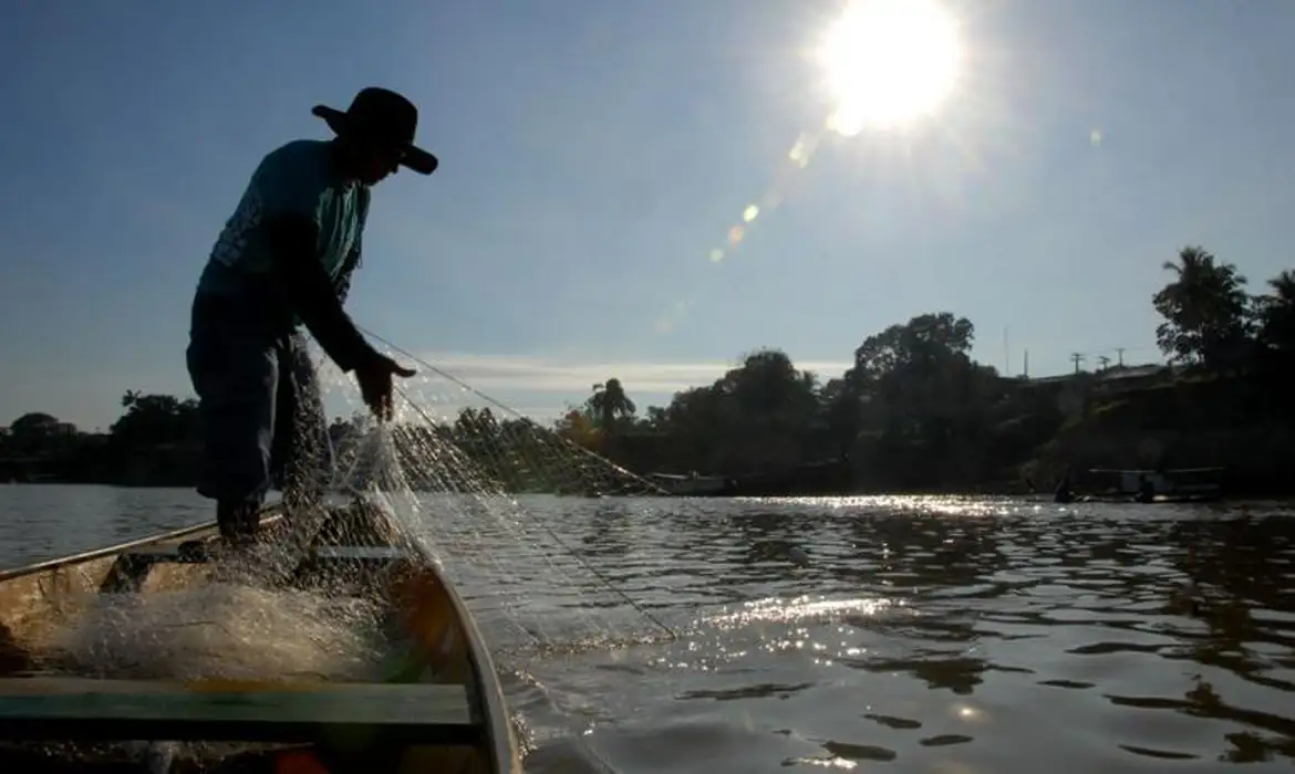 Búzios efetua pagamento do auxílio defeso da sardinha aos pescadores artesanais — RC24H