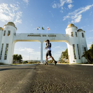 Arraial do Cabo sedia competição de Trail Run com 1.500 atletas de 13 países — RC24H