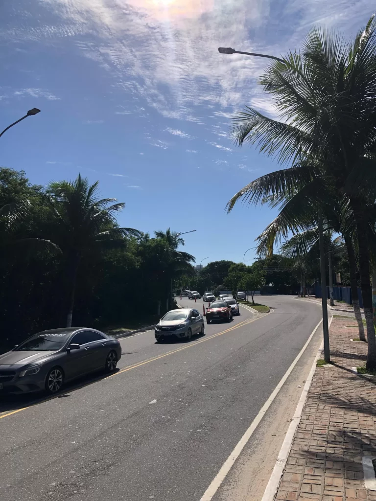 Chegada a Arraial do Cabo tem trânsito intenso neste sábado (3) — RC24H