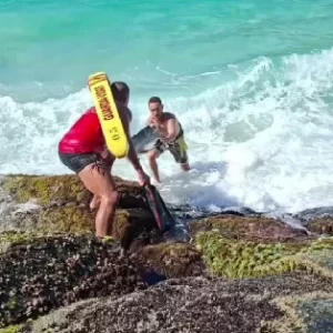 Kitesurfista é resgatado após ser arrastado pela correnteza em Arraial do Cabo — RC24H