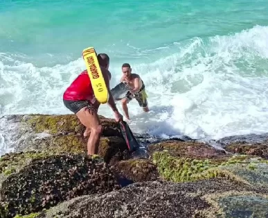 Kitesurfista é resgatado após ser arrastado pela correnteza em Arraial do Cabo — RC24H