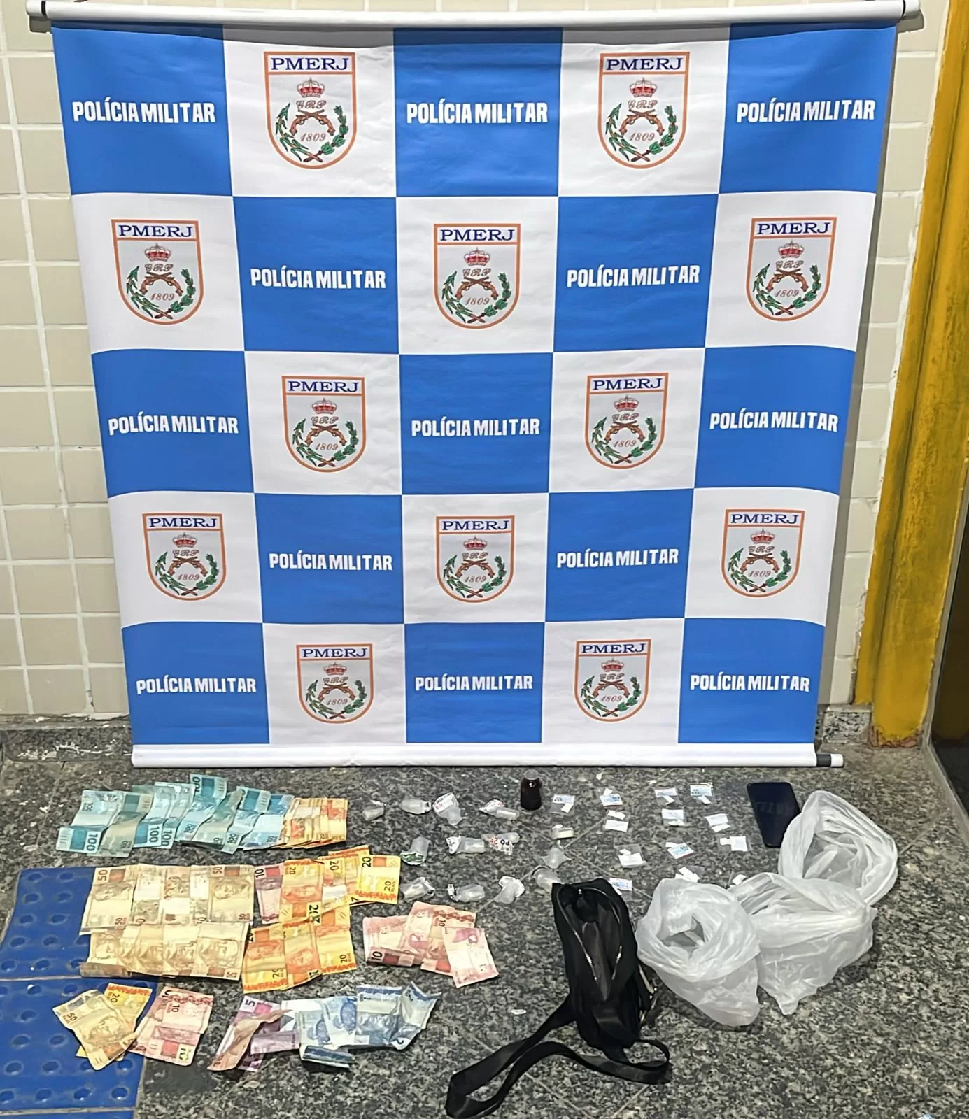 Polícia prende três por tráfico em mirante turístico de Arraial do Cabo — RC24H