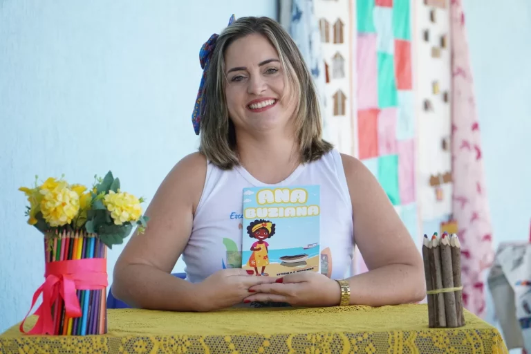 Professora da rede pública lança livro infantil que celebra cultura quilombola e inclusão em Búzios — RC24H