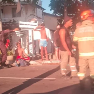 Acidente entre scooter elétrica e moto mobiliza Corpo de Bombeiros em Cabo Frio — RC24H