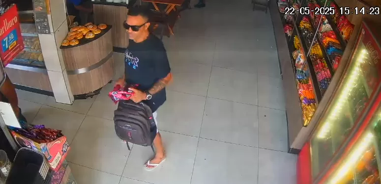 Homem é flagrado furtando pacotes de café em duas unidades da mesma padaria em Cabo Frio — RC24H