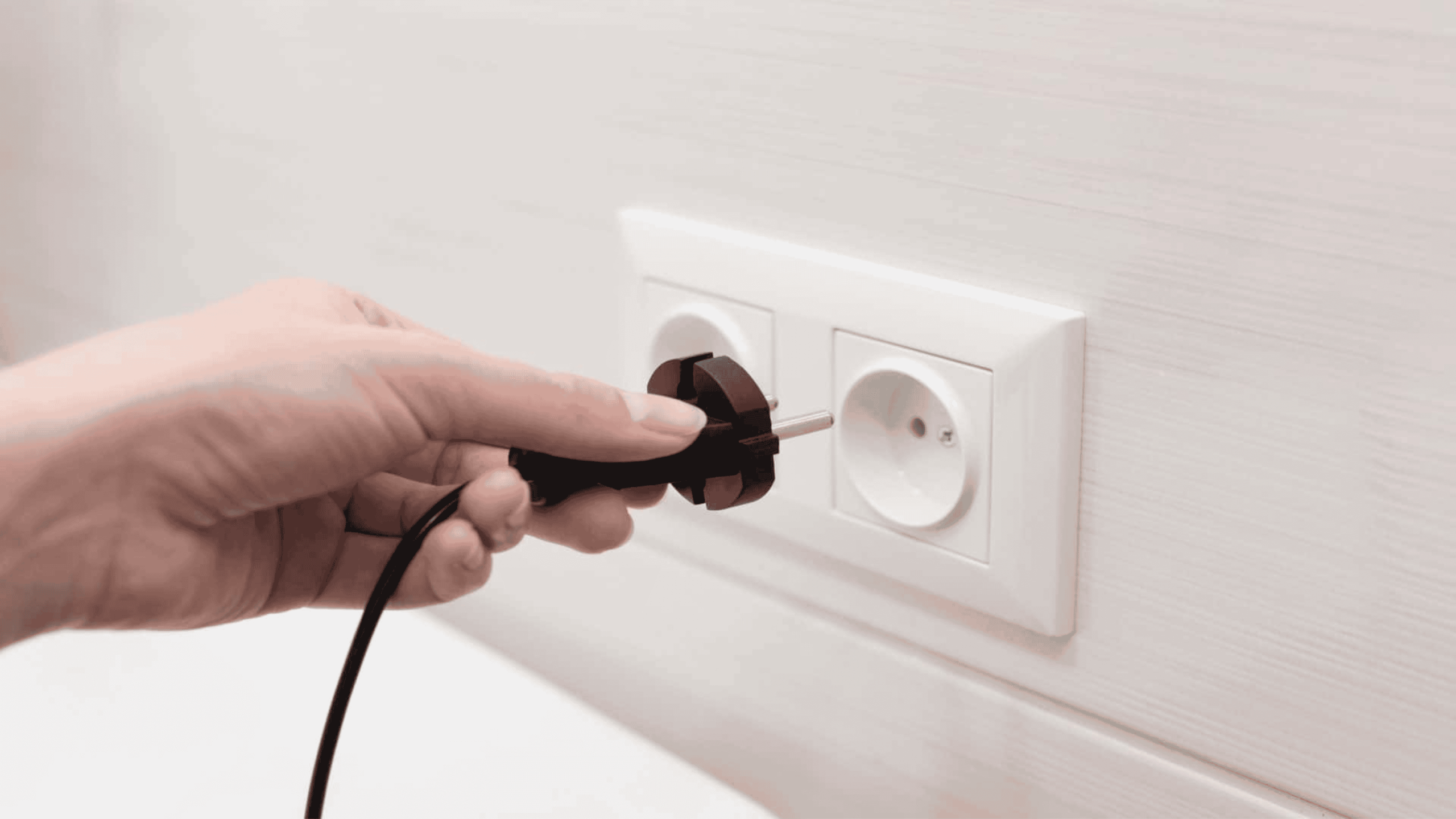 Deixar celular e outros eletrônicos plugados na tomada o dia todo faz mal aos aparelhos?