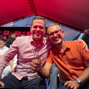 Deputado Federal Gutemberg Reis participa de comemoração pelos 40 anos de Arraial do Cabo ao lado de Vantoil Martins
