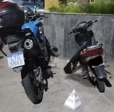 Dupla é detida com moto furtada em Araruama e liberada após depoimento — RC24H