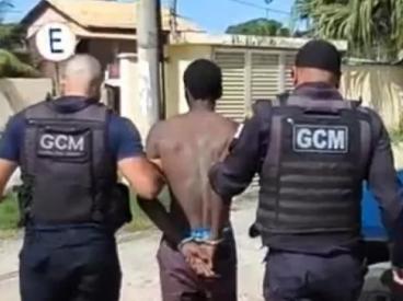 Homem é preso após roubar celular e tentar fugir pelo centro de São Pedro da Aldeia