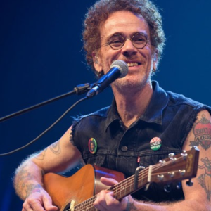 Iguaba Grande comemora 30 anos com show inédito de Nando Reis