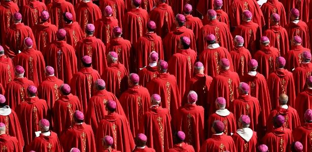 Cardeais acompanham o funeral do papa Francisco na Praça São Pedro