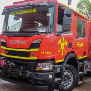 Governo do Estado entrega veículo de última geração ao Corpo de Bombeiros de Maricá