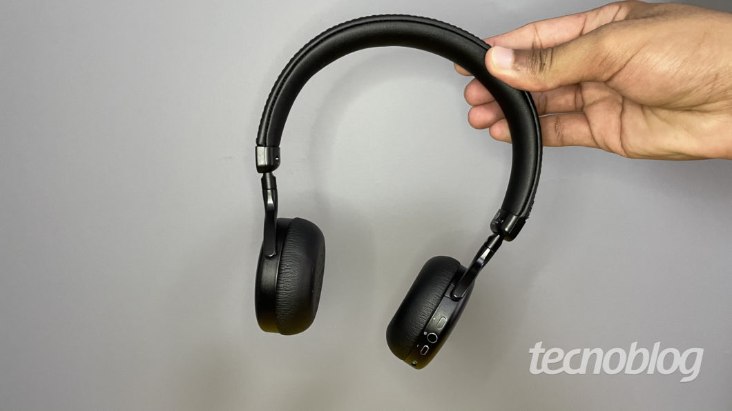 Headset Bluetooth Intelbras Focus Style (Imagem: Darlan Helder/Tecnoblog)