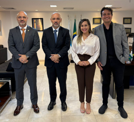 Prefeita Daniela Soares realiza visita institucional ao TCE-RJ ao lado dos deputados Fred Pacheco e Pedro Ricardo
