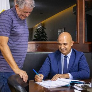 Prefeito de São Pedro da Aldeia Fábio do Pastel sanciona lei que institui o Refis 2025
