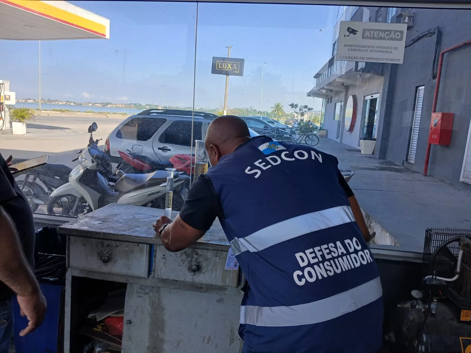 Posto de combustíveis é interditado em São Pedro da Aldeia durante fiscalização do Procon-RJ — RC24H