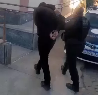 Criminoso é baleado após fugir de abordagem policial em Itaúna, Saquarema; comparsa também foi preso — RC24H