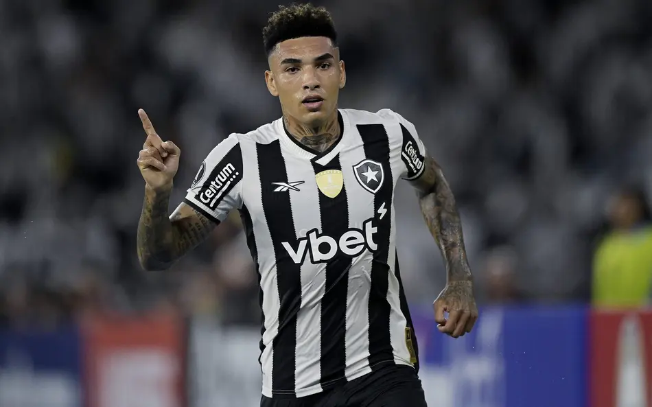 Sob os olhares de Ancelotti, Igor Jesus tem atuação de gala no Botafogo